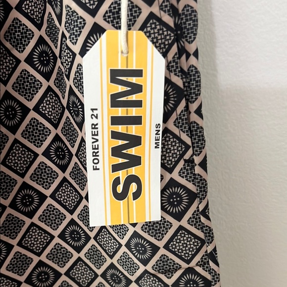 Forever 21 Men’s 2XL Swim Trunks – Black & Tan Geometric Print, Classic Fit - Picture 2 of 5